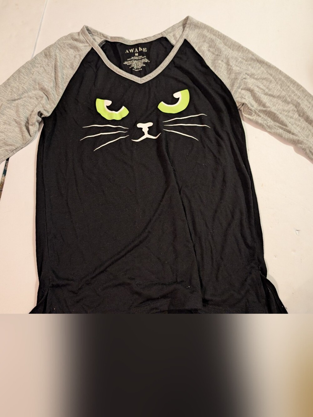 Awake Black & Gray Long-Sleeve Cat Face Tee with Lime Green Eyes Sz M